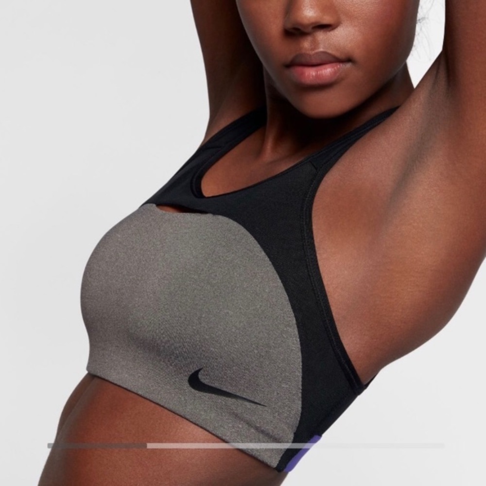 Nike Front Key Hole Sports Bra